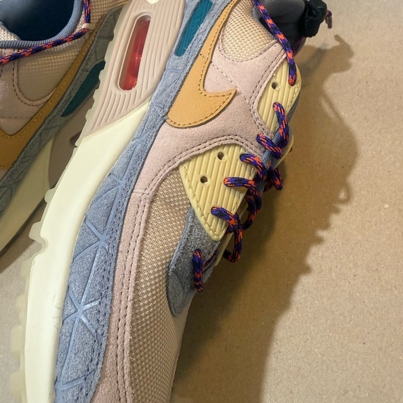 Nike Women's Sneakers in Beige and Blue - Picture 4 of 6